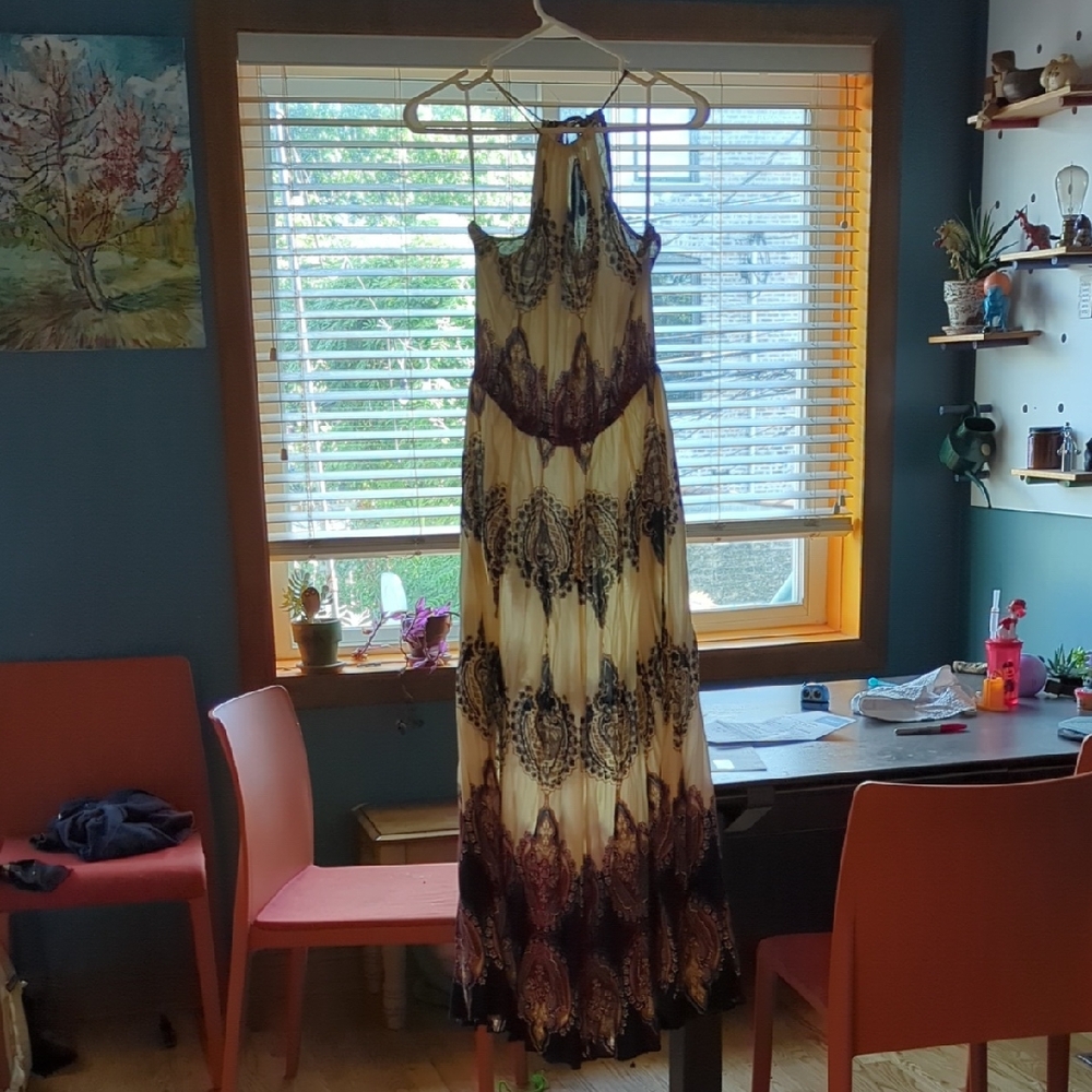 Elegant Halter Maxi Dress with Pattern